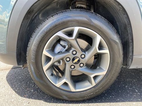 Certified 2025 Chevrolet Trax LT FWD image 22