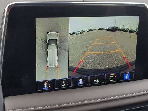 Used 2023 GMC Yukon XL SLT w/ SLT Luxury Package image 29