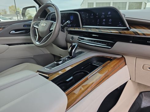 Used 2023 Cadillac Escalade Premium Luxury Platinum w/ Heavy-Duty Trailer Package AWD/4WD image 18