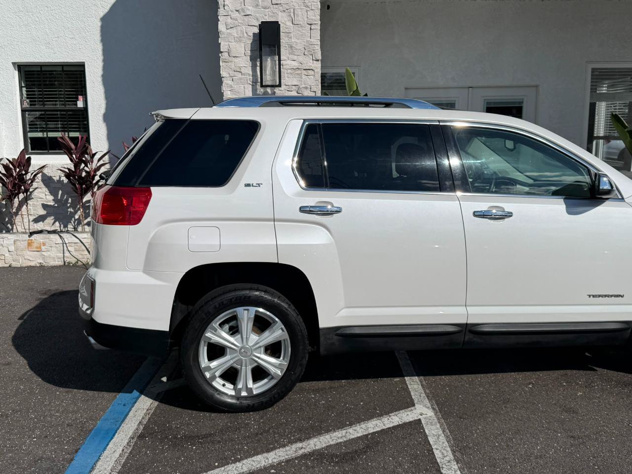 Used 2017 GMC Terrain SLT w/ Open Road Package FWD image 20