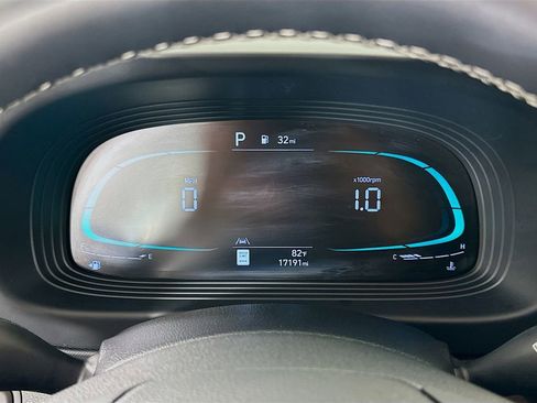 Certified 2023 Hyundai Venue Limited w/ Cargo Package image 12