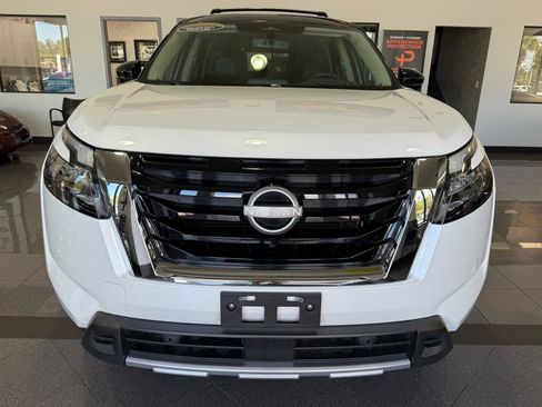 Used 2025 Nissan Pathfinder Platinum image 7
