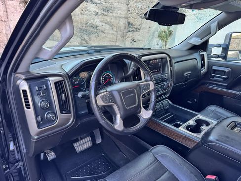 Used 2017 GMC Sierra 2500 Denali w/ Duramax Plus Package AWD/4WD image 21