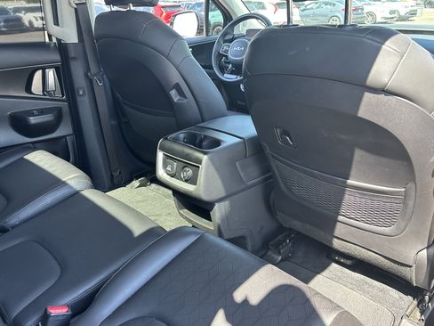Certified 2026 Kia Carnival SX w/ SX Dark Edition Package FWD image 11