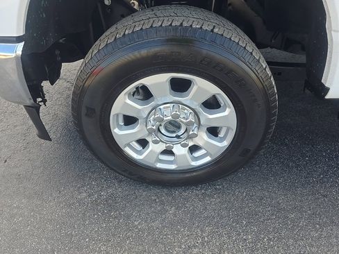 Used 2024 Ford F250 XLT image 4