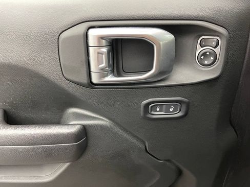 Used 2023 Jeep Gladiator Sport AWD/4WD image 16