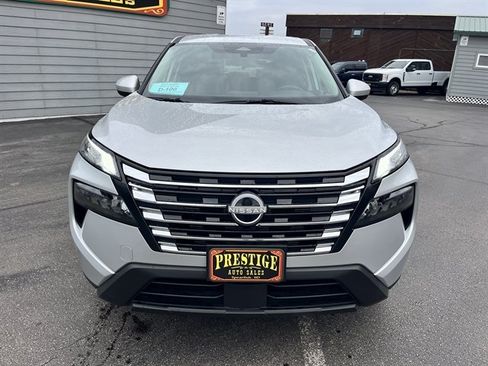 Used 2025 Nissan Rogue SV AWD/4WD image 2