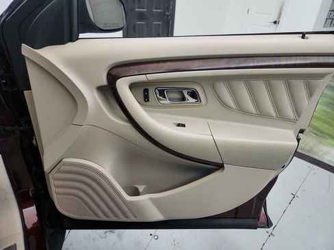 Used 2010 Ford Taurus Limited FWD image 25