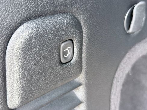 Used 2019 Jeep Grand Cherokee Altitude RWD image 10