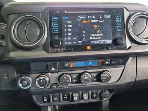 Used 2019 Toyota Tacoma TRD Off-Road AWD/4WD image 13