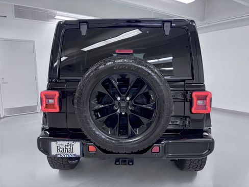 Used 2020 Jeep Wrangler Unlimited Sahara AWD/4WD image 5