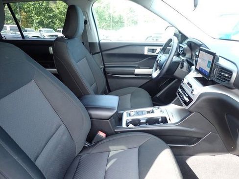 Used 2023 Ford Explorer XLT AWD/4WD image 10
