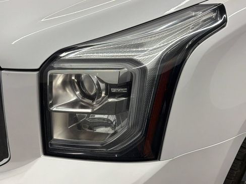 Used 2018 GMC Yukon XL Denali w/ Denali Ultimate Package AWD/4WD image 11