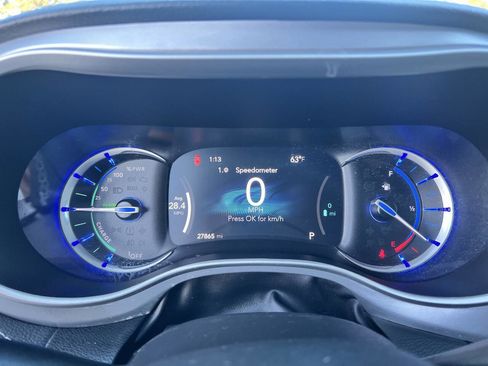 Used 2023 Chrysler Pacifica Touring-L w/ S Appearance Package image 23