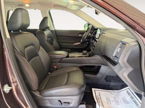 Used 2022 Nissan Pathfinder SL w/ Cargo Package FWD image 13