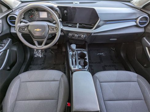 Used 2025 Chevrolet Trax LS image 24