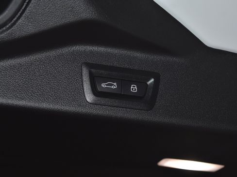 New 2026 BMW X5 xDrive50e w/ Executive Package image 32