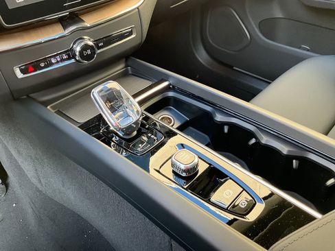 New 2026 Volvo XC60 B5 Plus w/ Protection Package Premier image 28