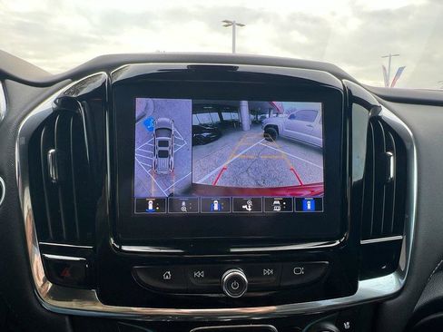 Used 2023 Chevrolet Traverse Premier image 27