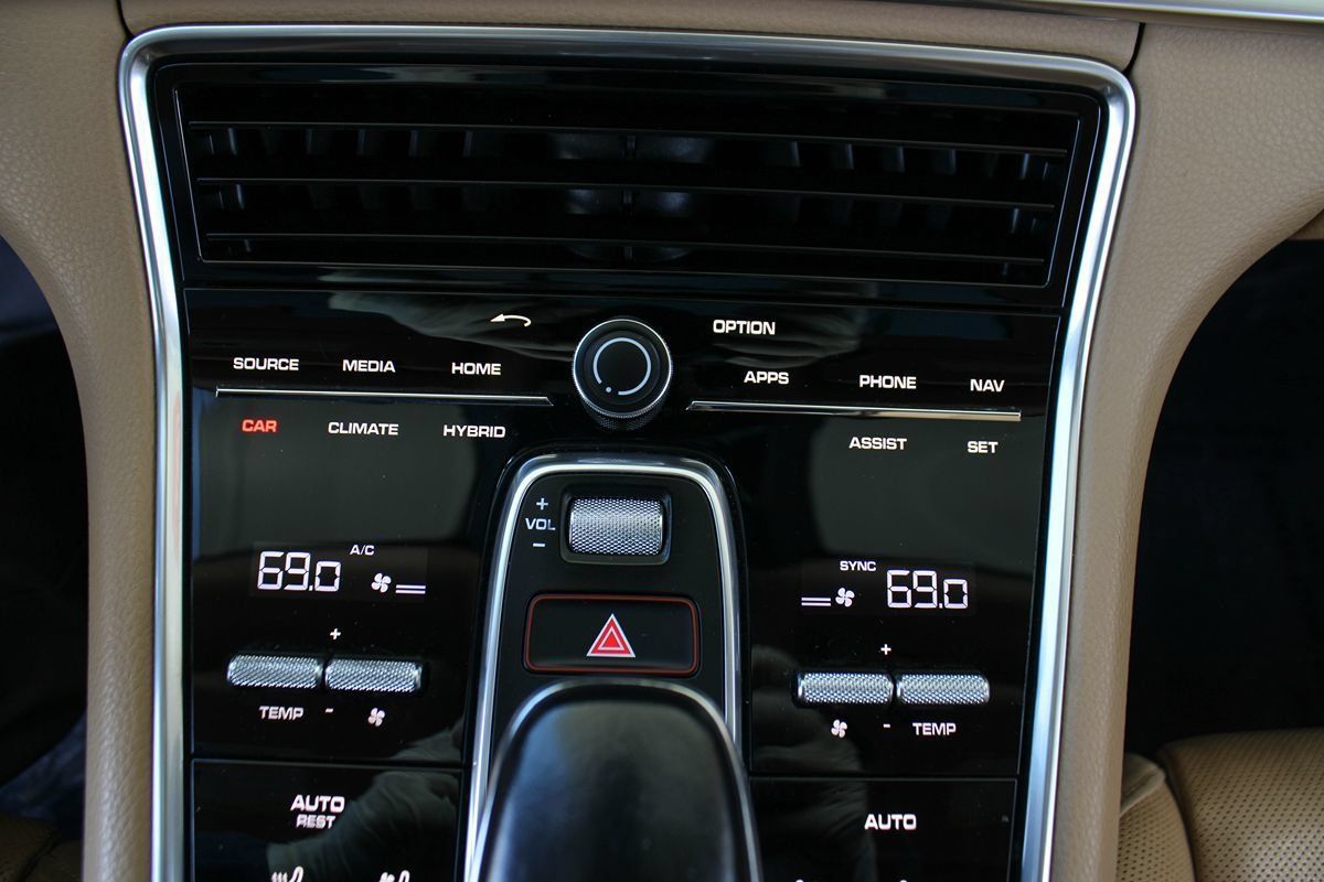 Used 2020 Porsche Panamera 4 E-Hybrid AWD/4WD image 32