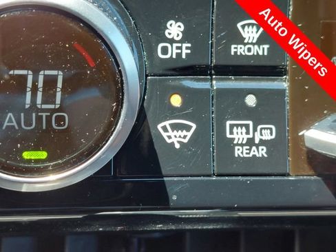 Used 2024 Toyota Highlander Platinum AWD/4WD image 32