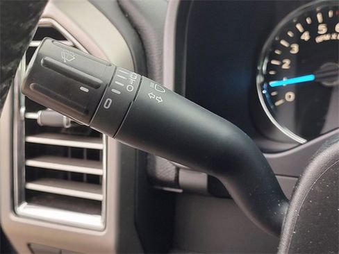 Used 2015 Ford F150 Platinum w/ Trailer Tow Package image 26