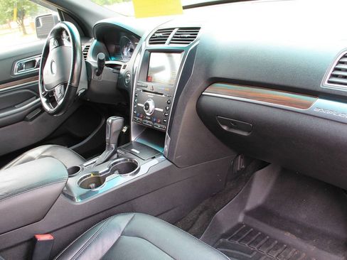 Used 2017 Ford Explorer Limited FWD image 15