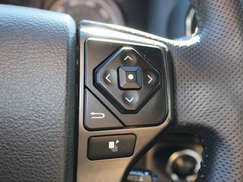 Used 2016 Toyota Tacoma TRD Off-Road image 30