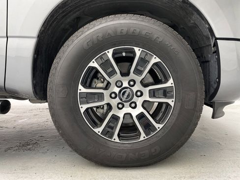 Used 2024 Nissan Titan SV image 18