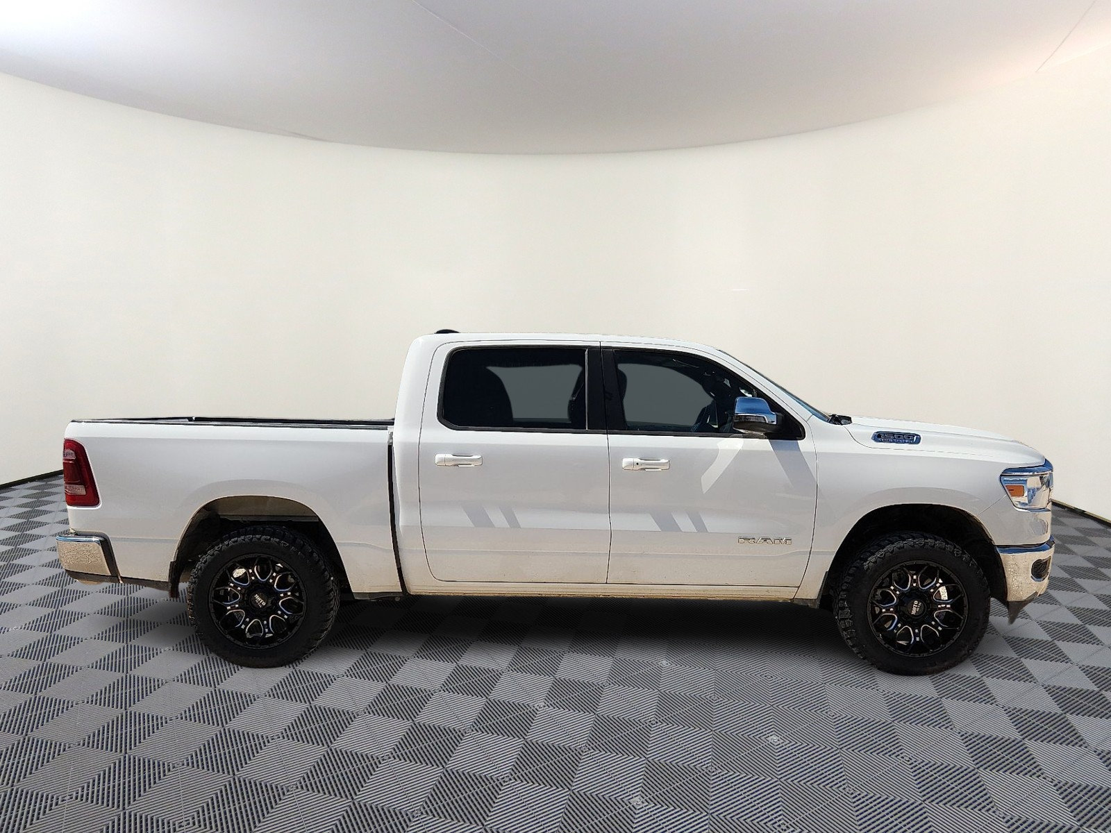 Used 2024 RAM 1500 Laramie RWD image 5