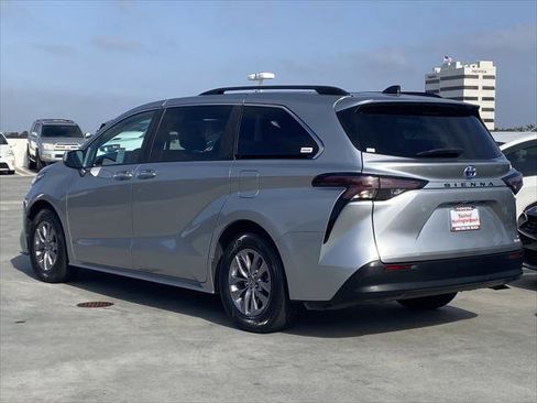 Certified 2024 Toyota Sienna XLE FWD image 5