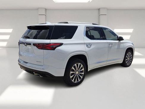 Used 2023 Chevrolet Traverse Premier FWD image 5
