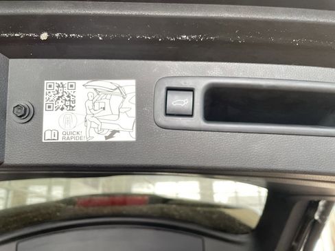 Used 2023 Toyota Highlander Platinum image 7