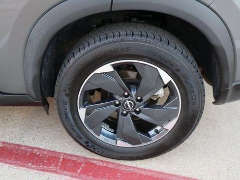 Certified 2025 Nissan Rogue SV image 10