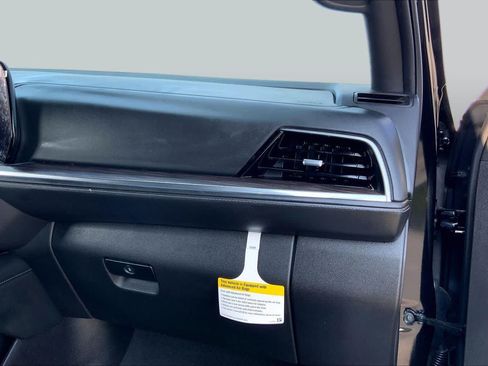 Used 2026 Chevrolet Suburban LT w/ Comfort Package RWD image 18