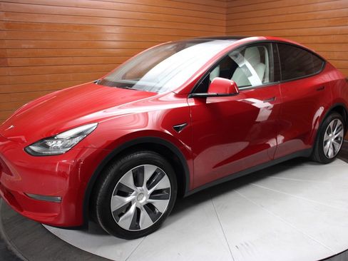 Used 2022 Tesla Model Y Long Range AWD/4WD image 6