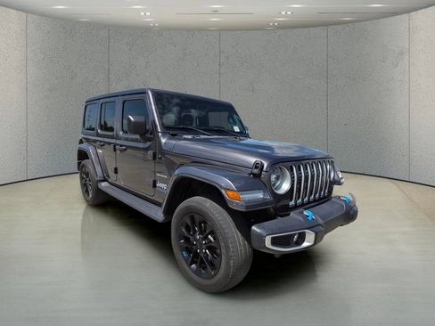 Used 2022 Jeep Wrangler Unlimited Sahara w/ Cold Weather Group AWD/4WD image 7