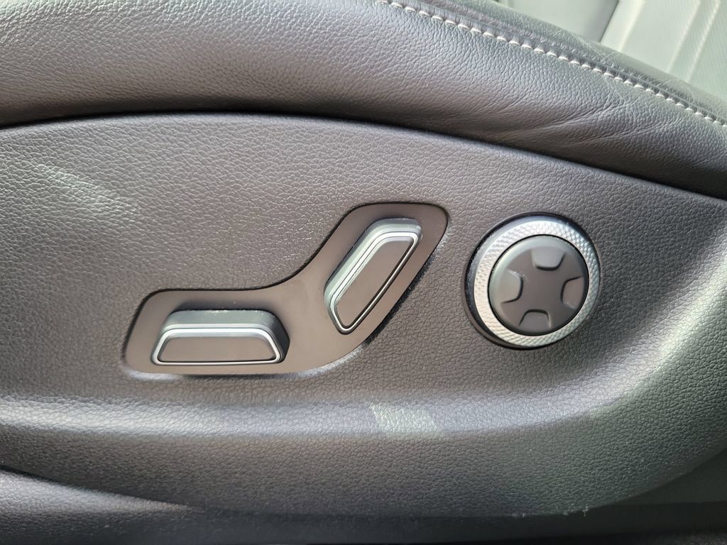 Used 2025 Genesis GV80 2.5T Advanced AWD/4WD image 11