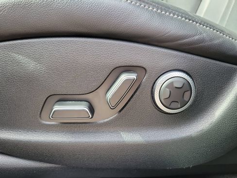 Used 2025 Genesis GV80 2.5T Advanced AWD/4WD image 11