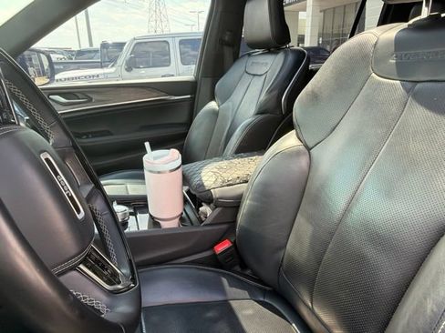 Used 2022 Jeep Grand Cherokee L Overland w/ Advanced Protech Group III AWD/4WD image 6