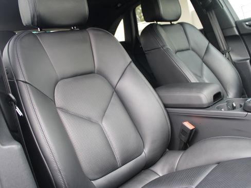 Certified 2026 Porsche Macan Turbo AWD/4WD image 33