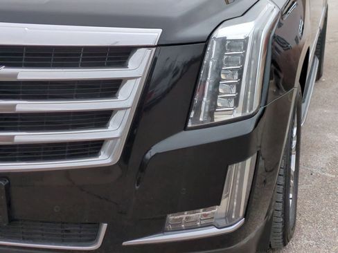 Used 2020 Cadillac Escalade ESV image 11