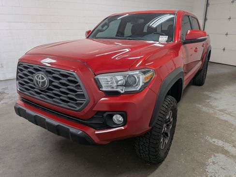 Used 2022 Toyota Tacoma TRD Off-Road AWD/4WD image 11
