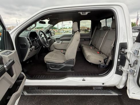 Used 2019 Ford F150 XLT w/ Equipment Group 302A Luxury AWD/4WD image 15