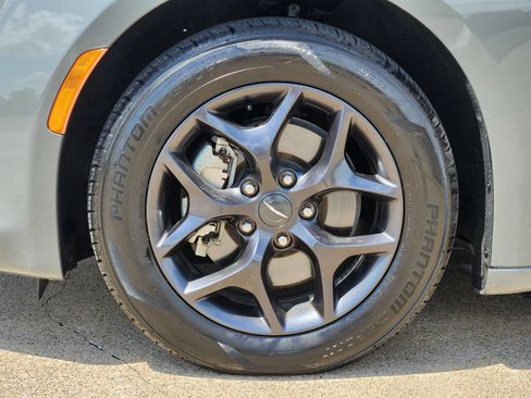 Used 2020 Chrysler Pacifica Touring w/ S Appearance Package FWD image 17