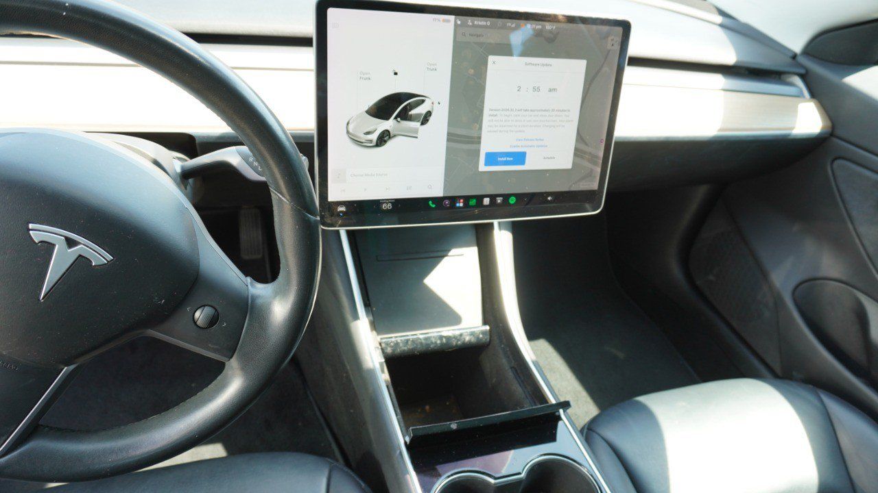 Used 2018 Tesla Model 3 Mid Range RWD image 10