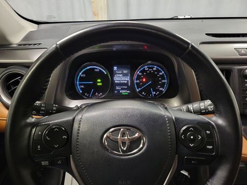 Used 2017 Toyota RAV4 Limited image 15