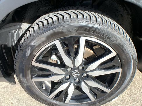 Used 2021 Honda Pilot Touring image 9