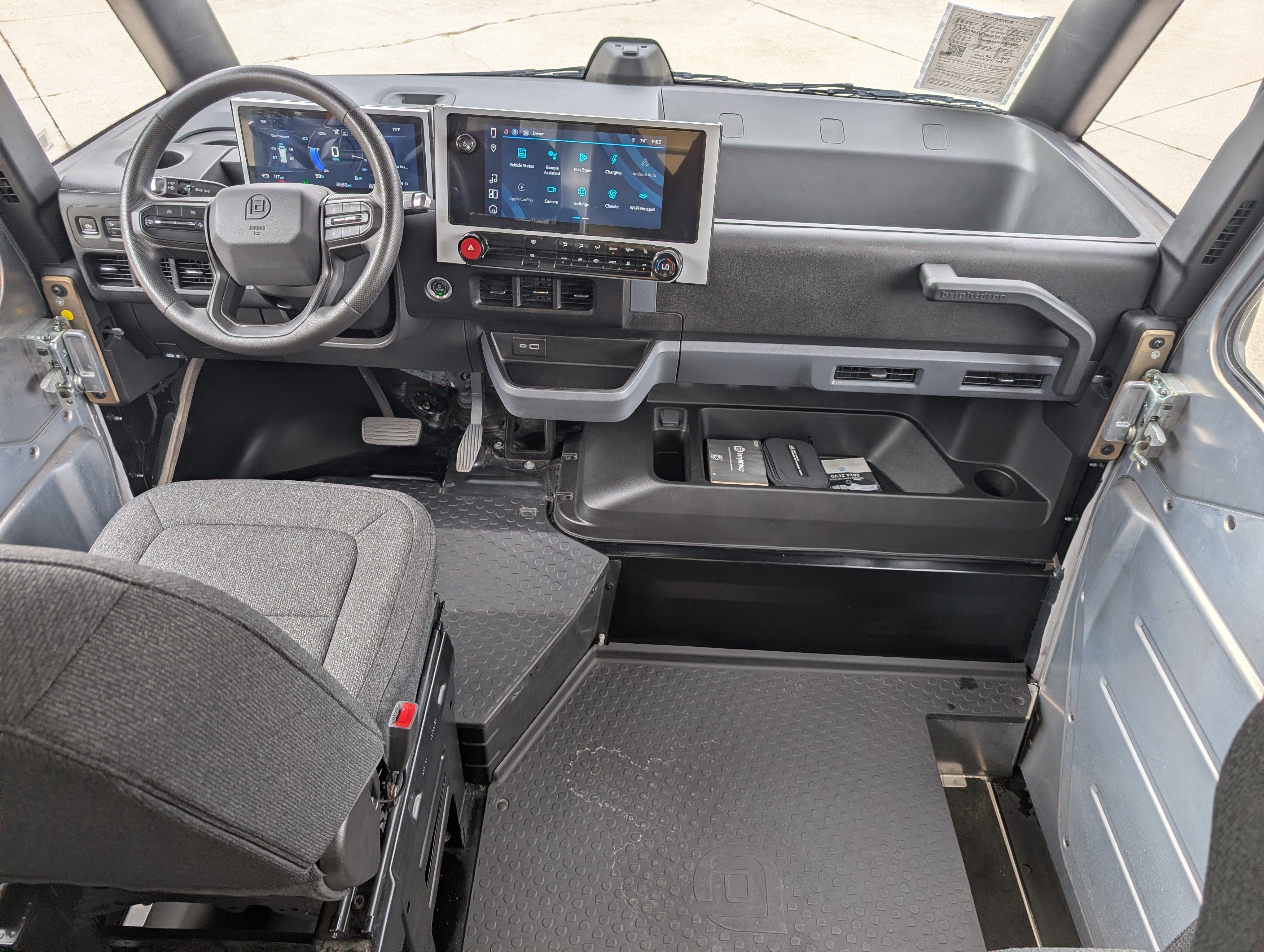 Used 2024 Chevrolet Brightdrop 600 w/ Commercial Equipment Package AWD/4WD image 17