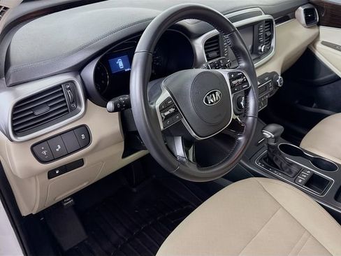 Used 2020 Kia Sorento S image 10